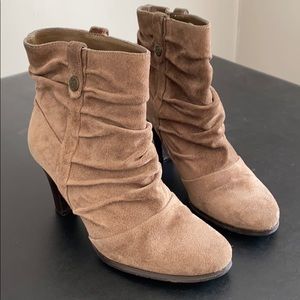 BCBG suede boots size 8